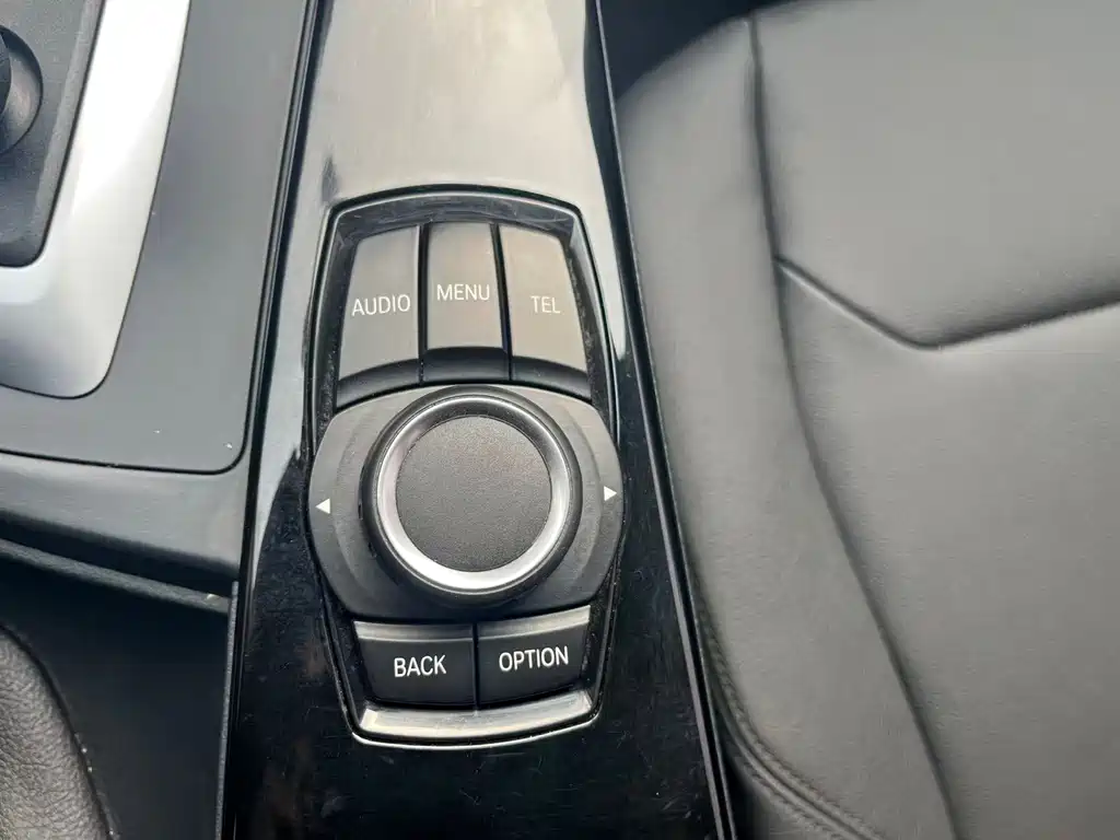 BMW 3 Series 2017 — фото 23