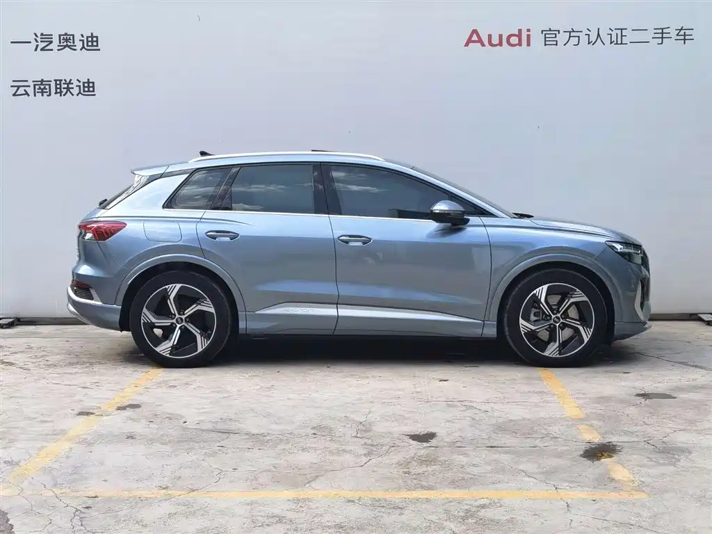 Audi Q4 e-tron 2023 — фото 4
