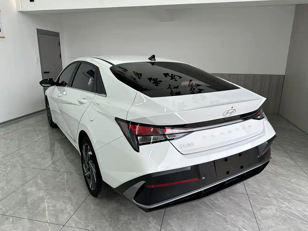 Hyundai Elantra 2024
