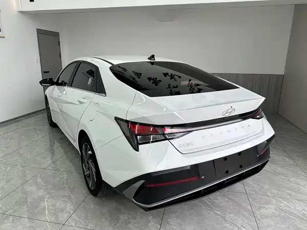 Hyundai Elantra 2024