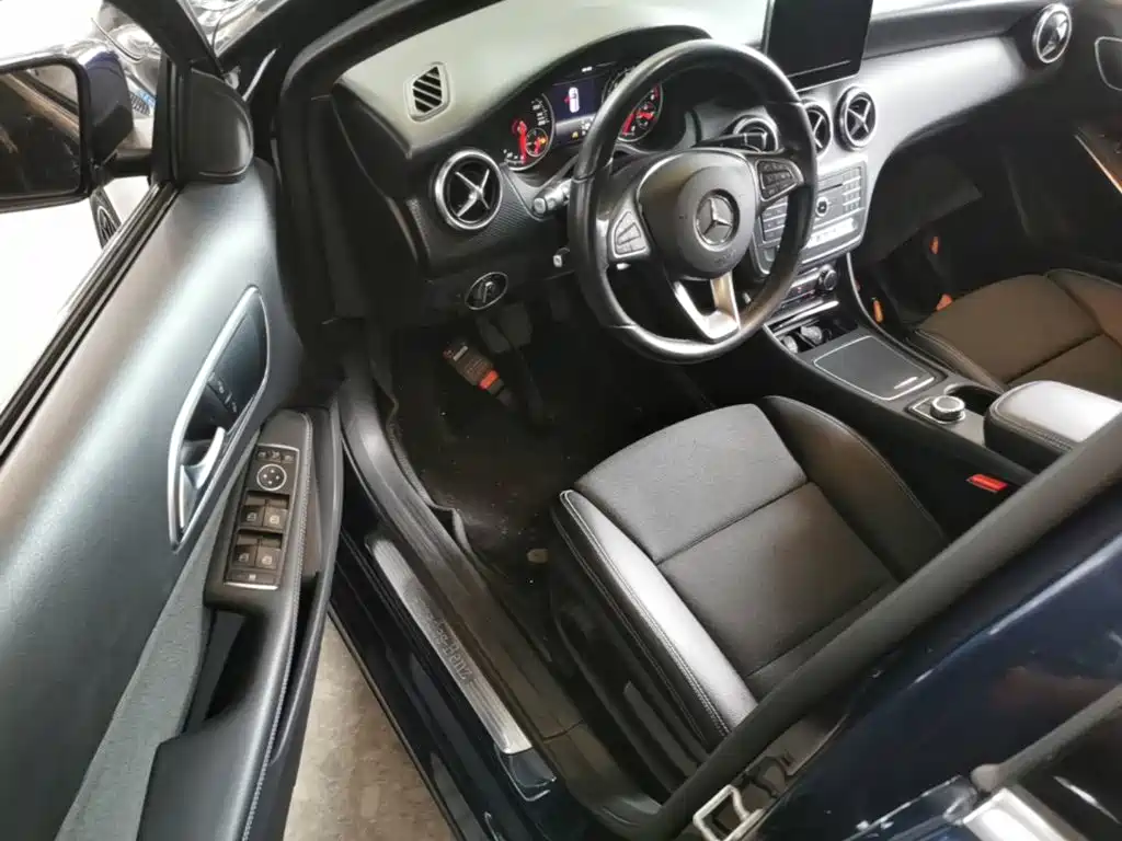 Mercedes-Benz A-Class 2017 — фото 16
