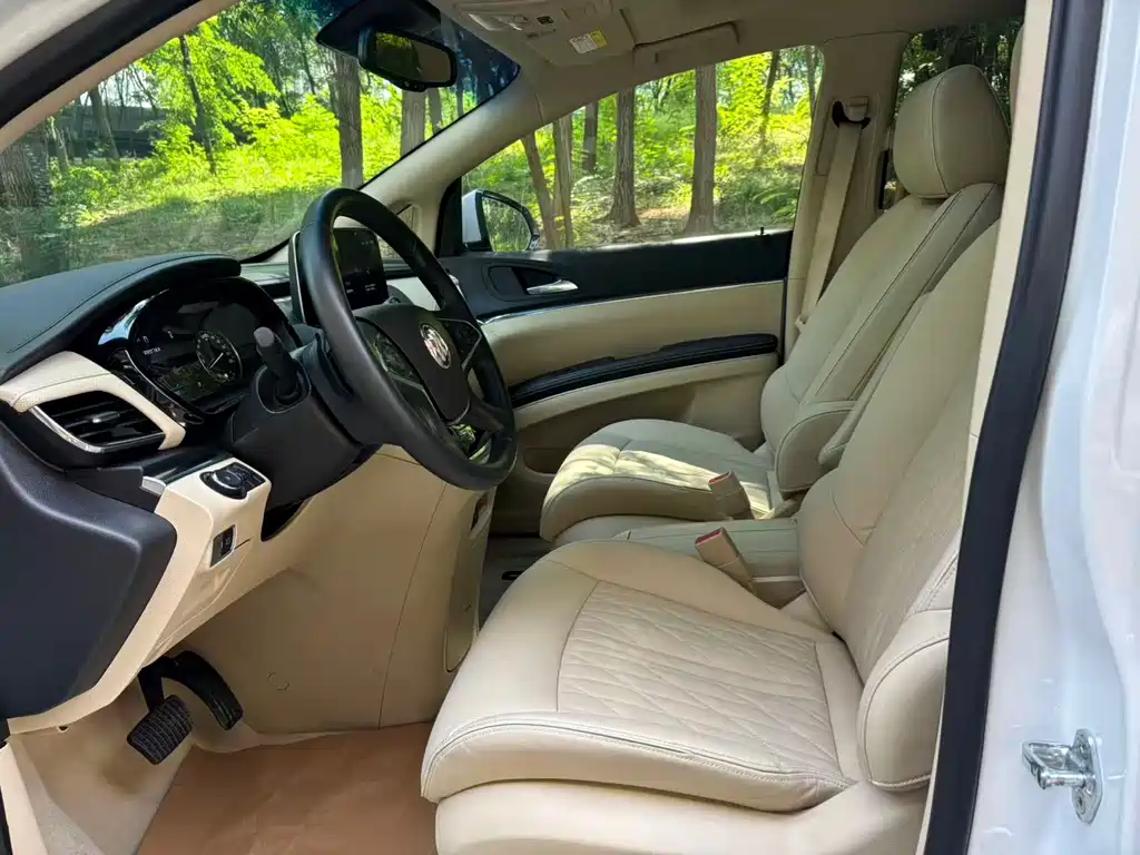 Buick GL8 2025