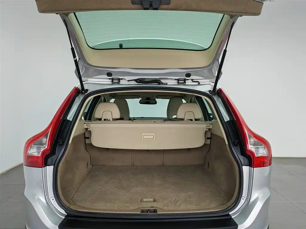Volvo XC60 2013 — фото 16