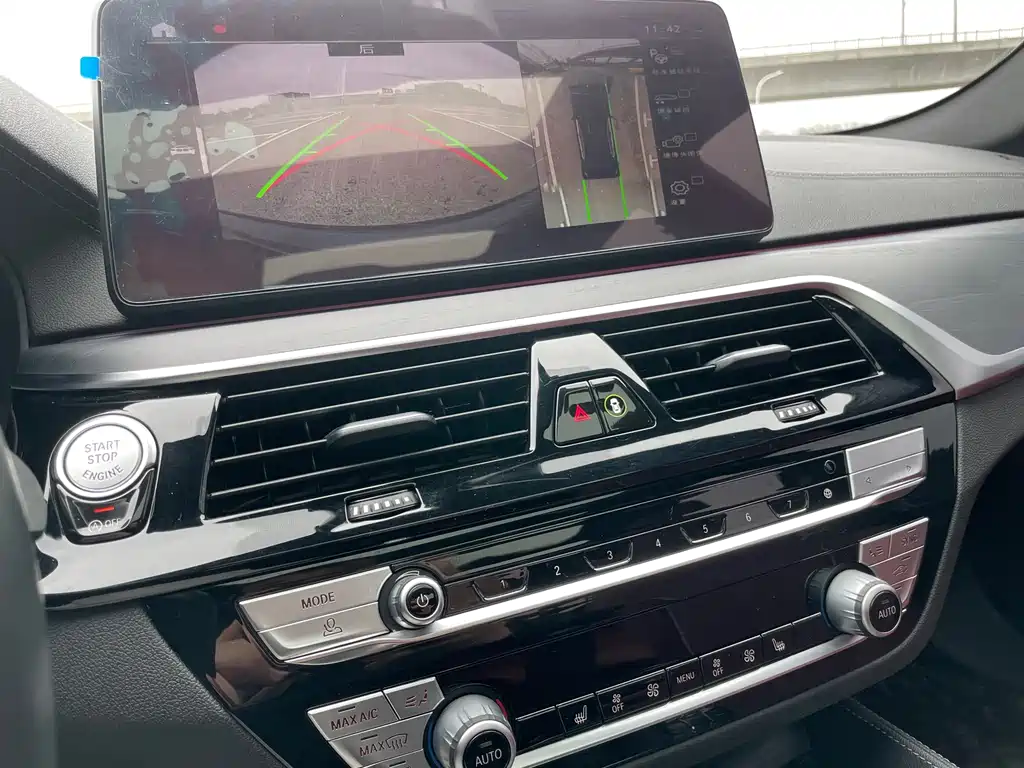 BMW 5 Series 2021 — фото 16