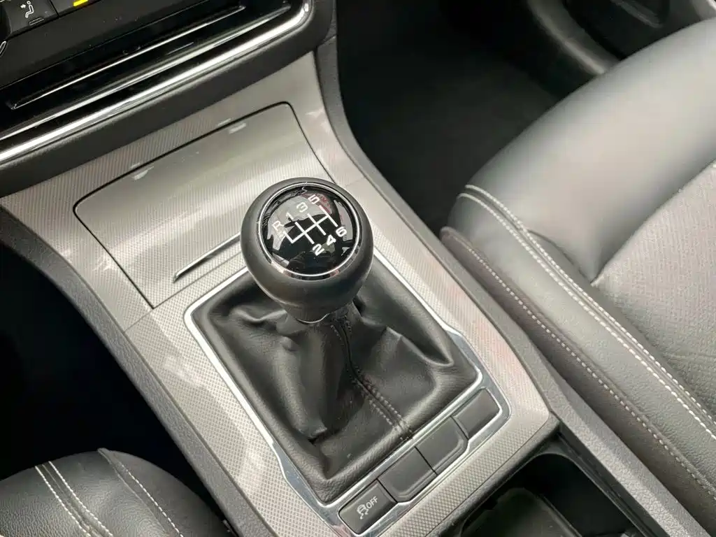 Roewe RX5 2017 — фото 10