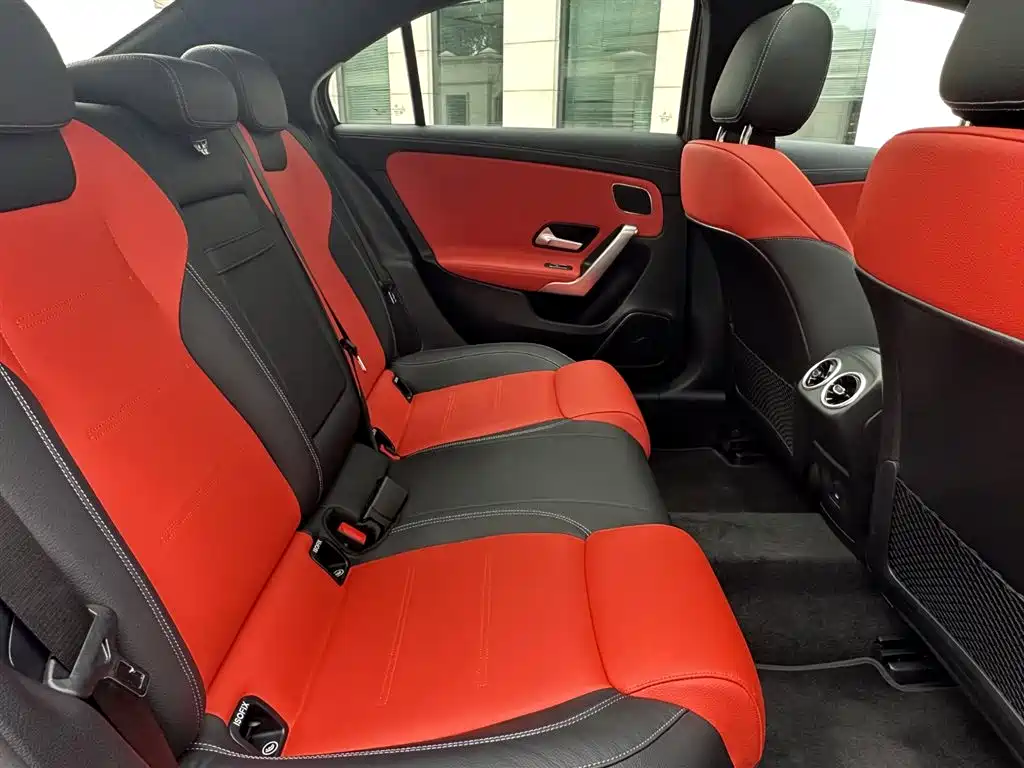 Mercedes-Benz A-Class AMG 2025 — фото 11