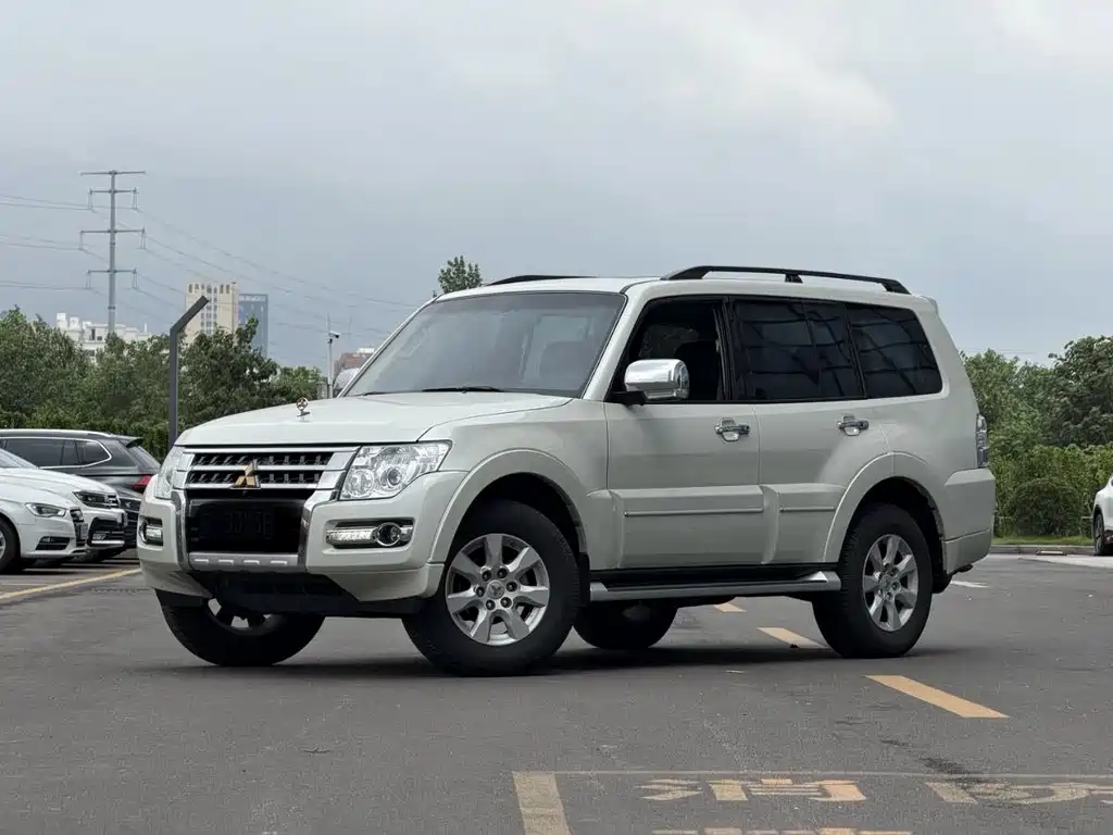 Mitsubishi Pajero 2025
