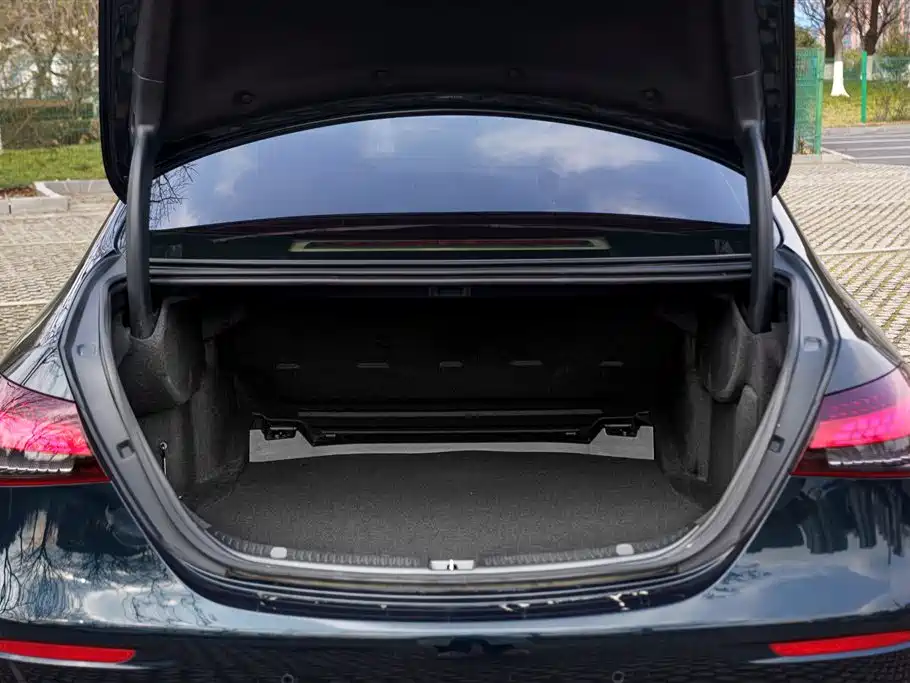 Mercedes-Benz E-Class 2022 — фото 16