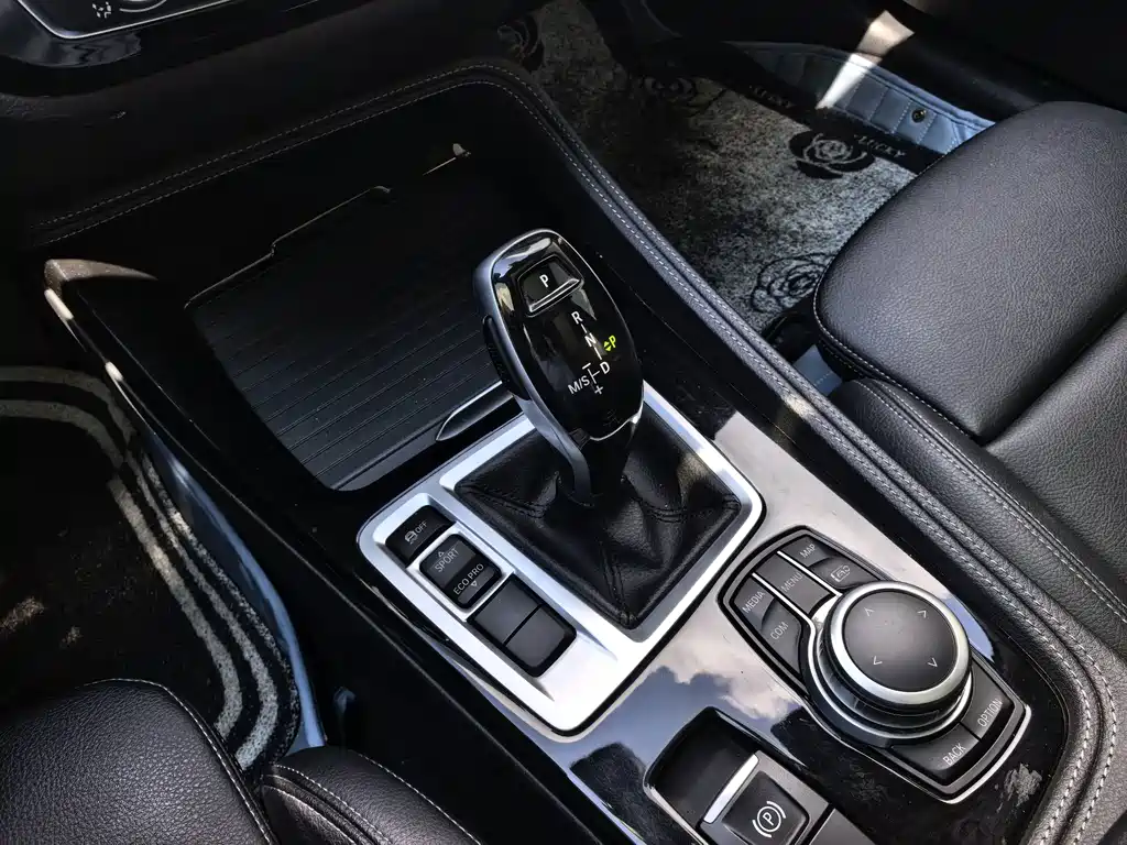 BMW 1 Series 2021 — фото 10