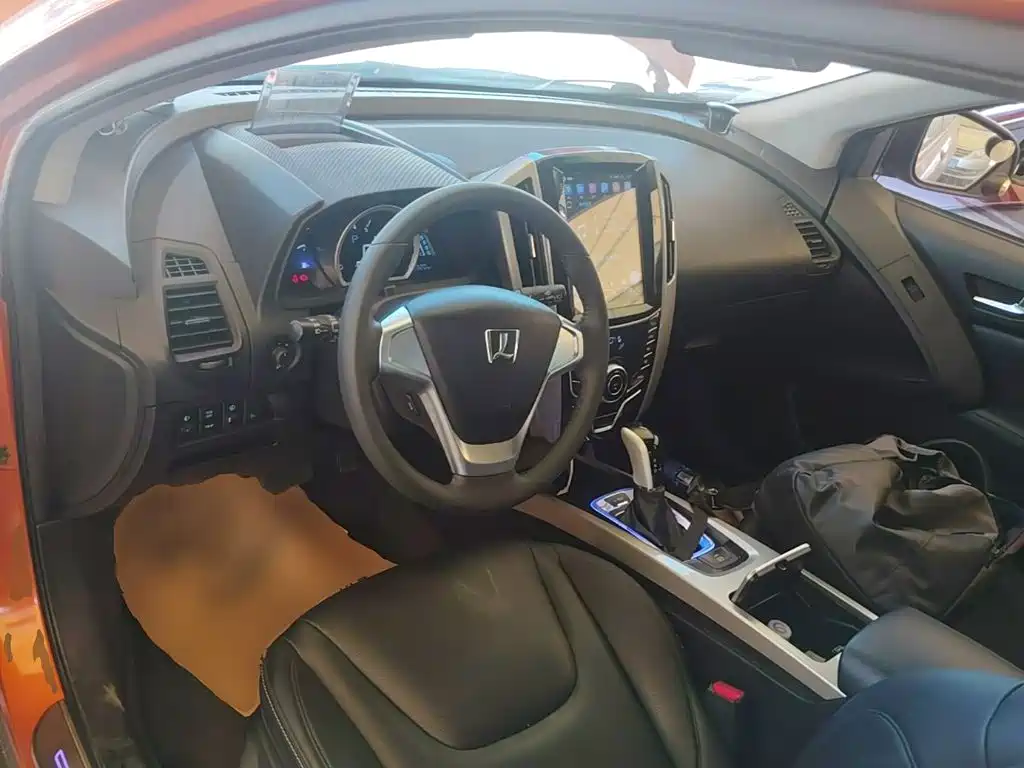 Luxgen You6 SUV 2015 — фото 10