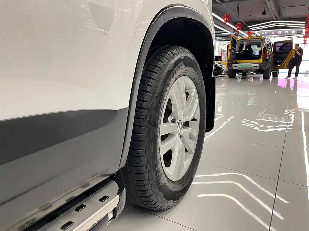 Volkswagen Tiguan 2015 — фото 35