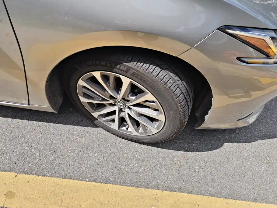 Lexus ES 2021