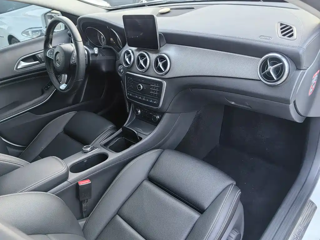 Mercedes-Benz GLA 2017 — фото 13