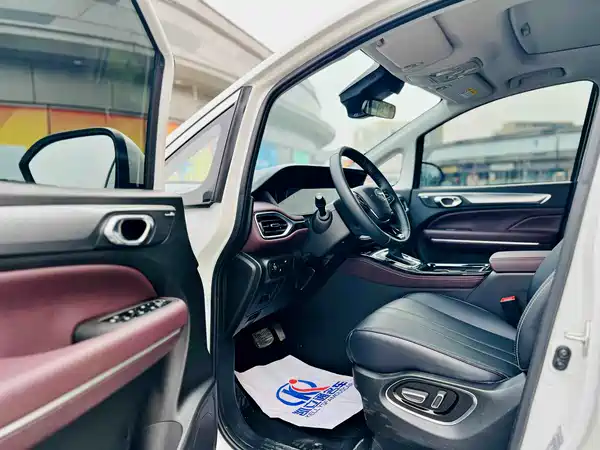 GAC Trumpchi M6 2023