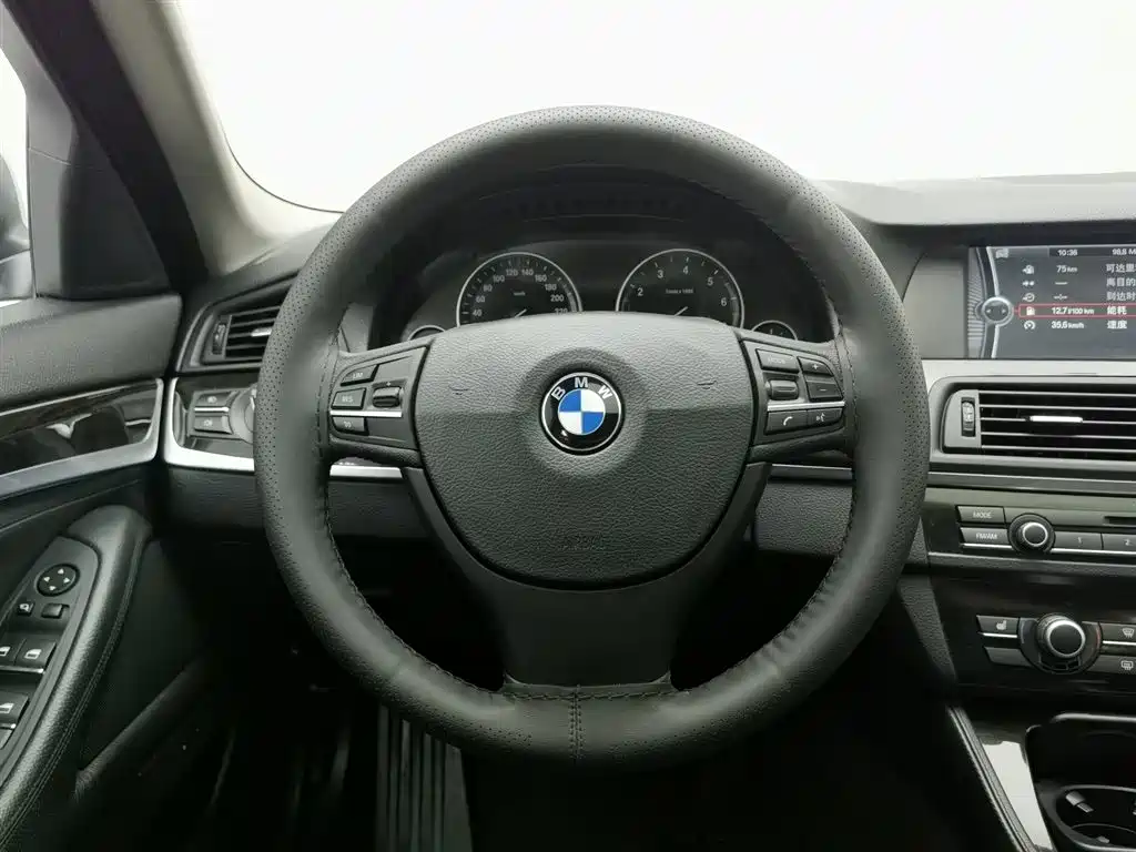 BMW 5 Series 2012 — фото 11