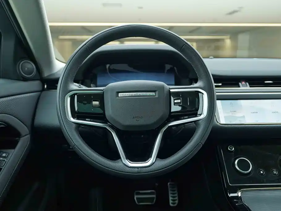 Land Rover Range Rover Evoque 2023 — фото 18
