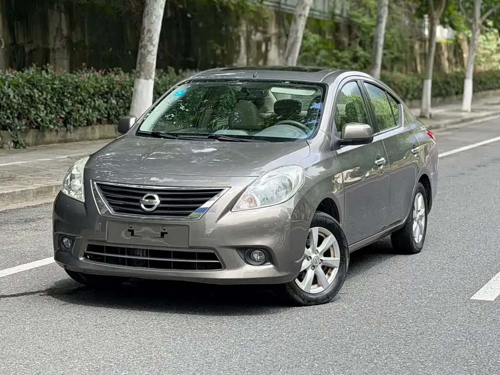 Nissan Sunny 2012 — фото 1