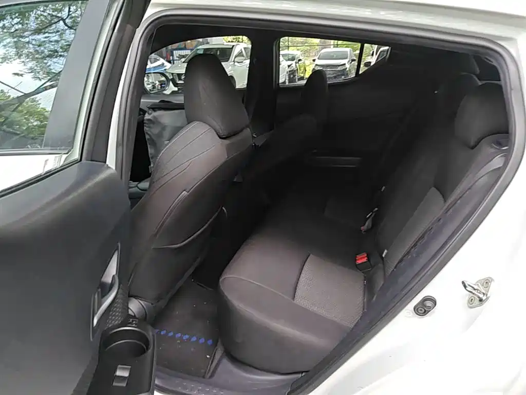 Toyota C-HR EV 2021 — фото 13