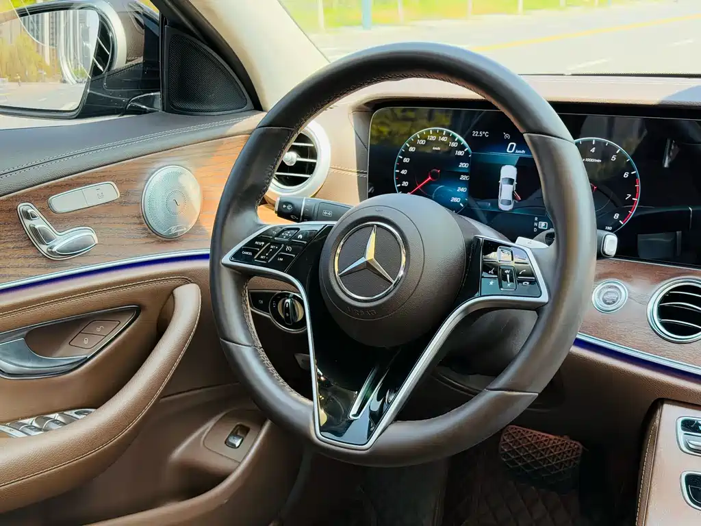 Mercedes-Benz E-Class 2023 — фото 7