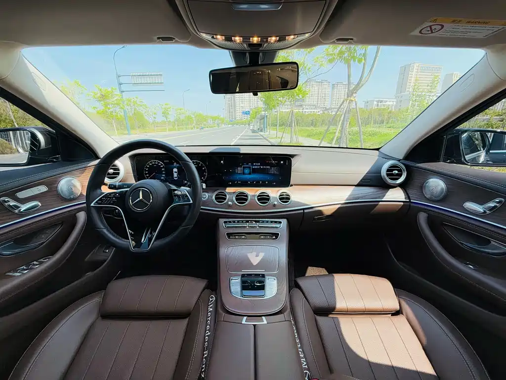 Mercedes-Benz E-Class 2023 — фото 10