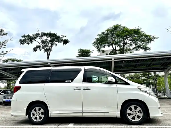 Toyota Alphard 2010
