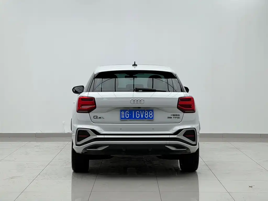 Audi Q2L 2023