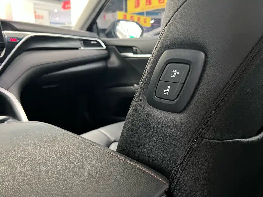 Toyota Camry 2021 — фото 18