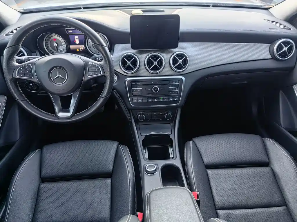 Mercedes-Benz GLA 2017 — фото 16