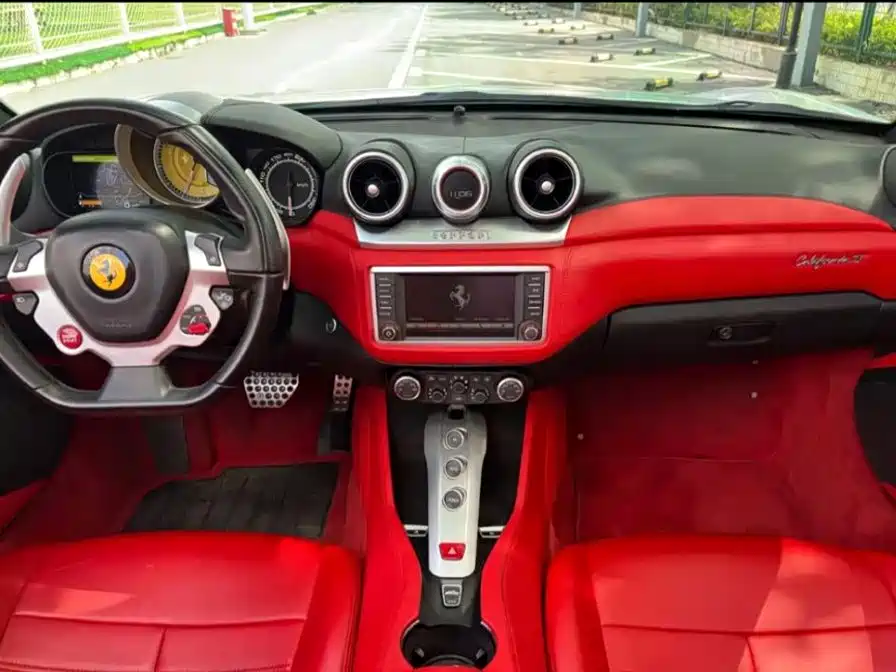 Ferrari California T 2016 — фото 11