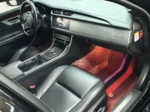 Jaguar XFL 2019