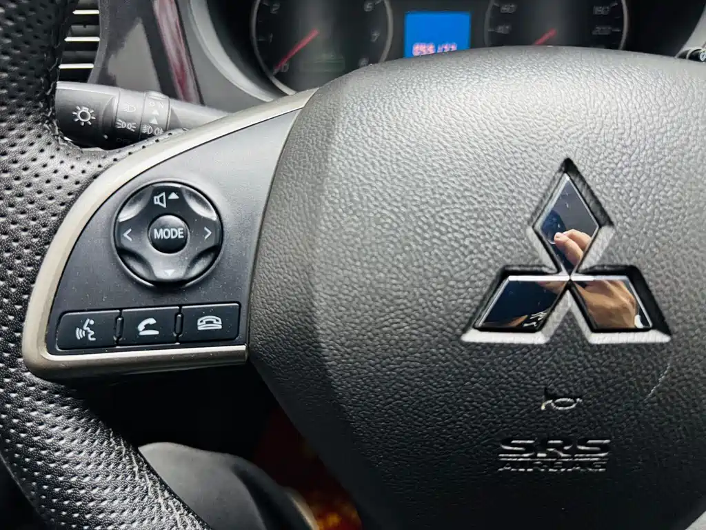 Mitsubishi Outlander 2021 — фото 16