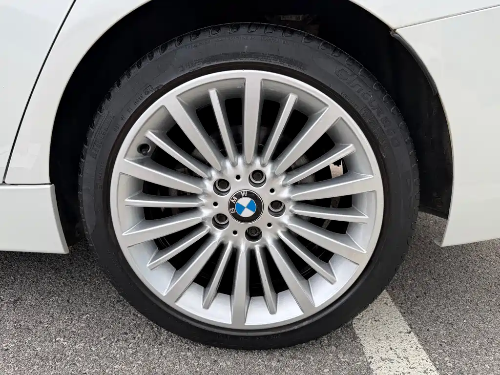 BMW 3 Series 2018 — фото 9