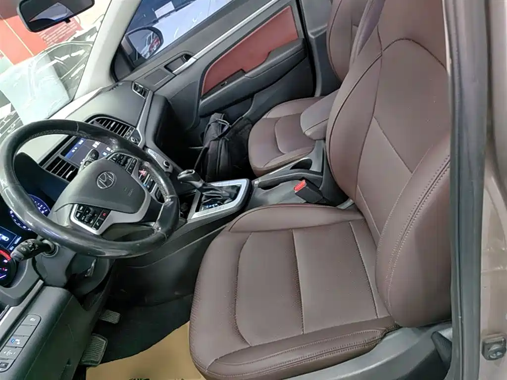 Hyundai Elantra 2016 — фото 15
