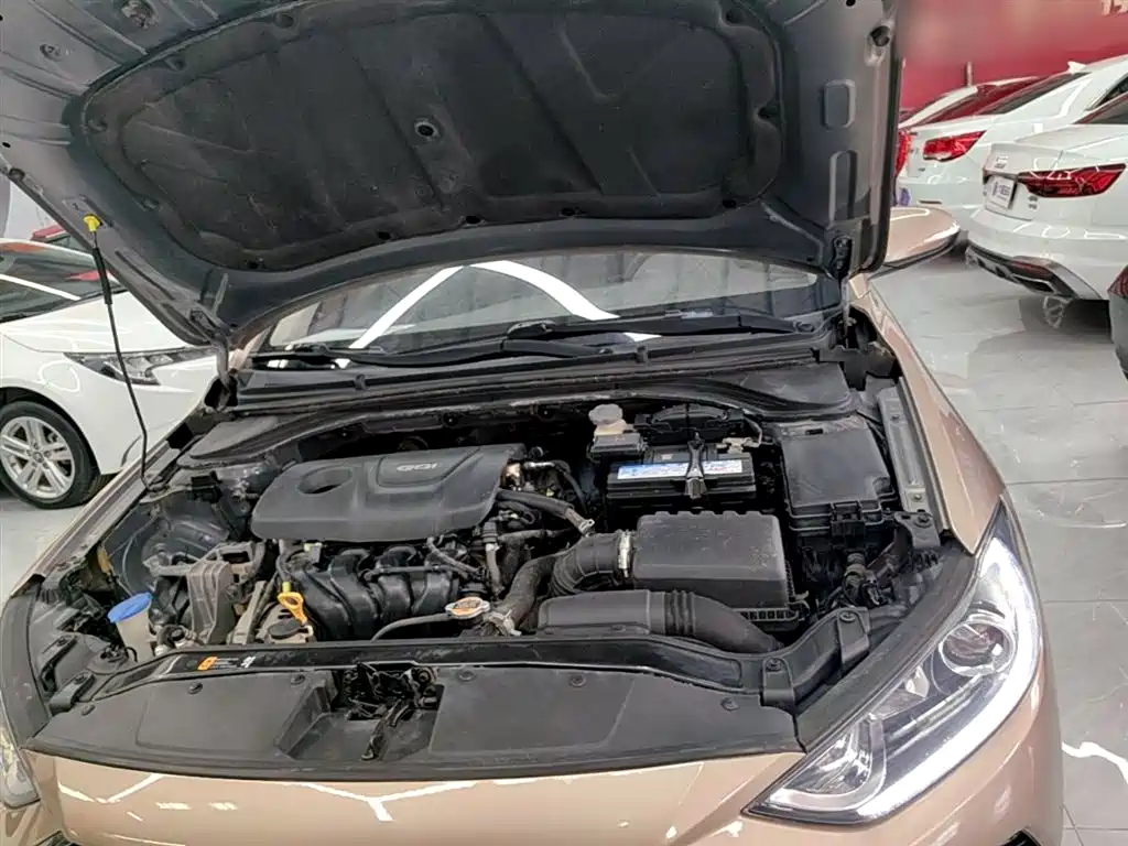 Hyundai Elantra 2016 — фото 20