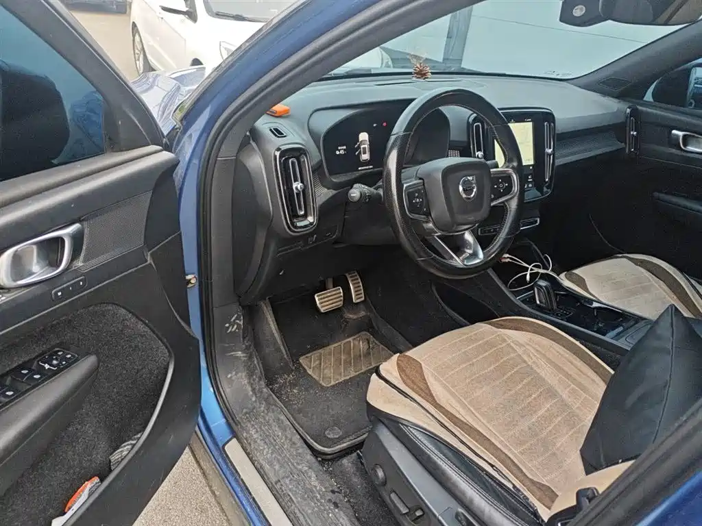 Volvo XC40 NEV 2020 — фото 14