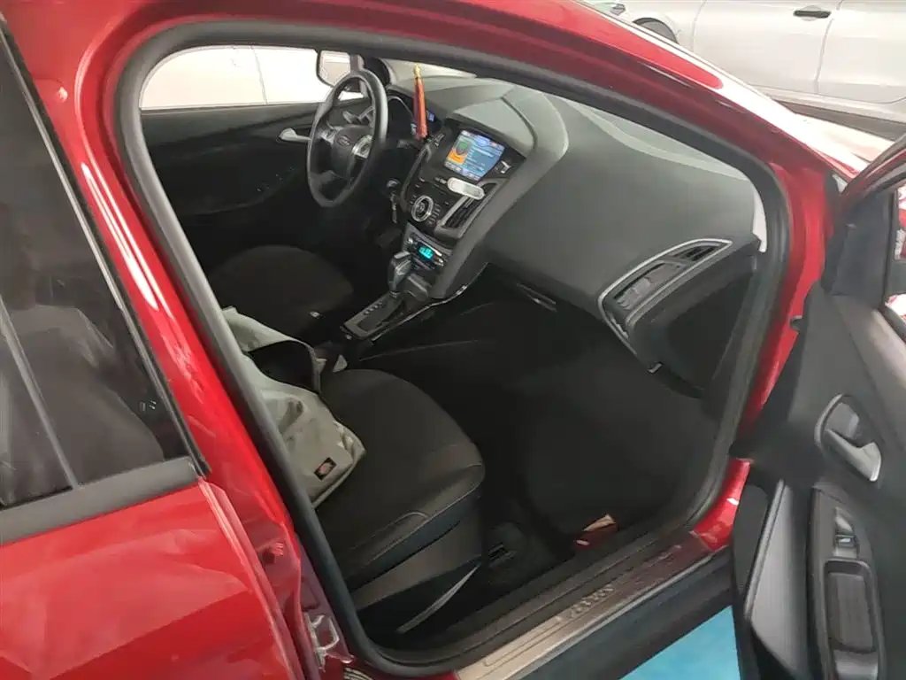Ford Focus 2015 — фото 24
