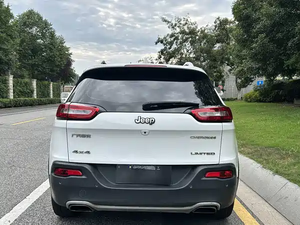 Jeep Cherokee 2016