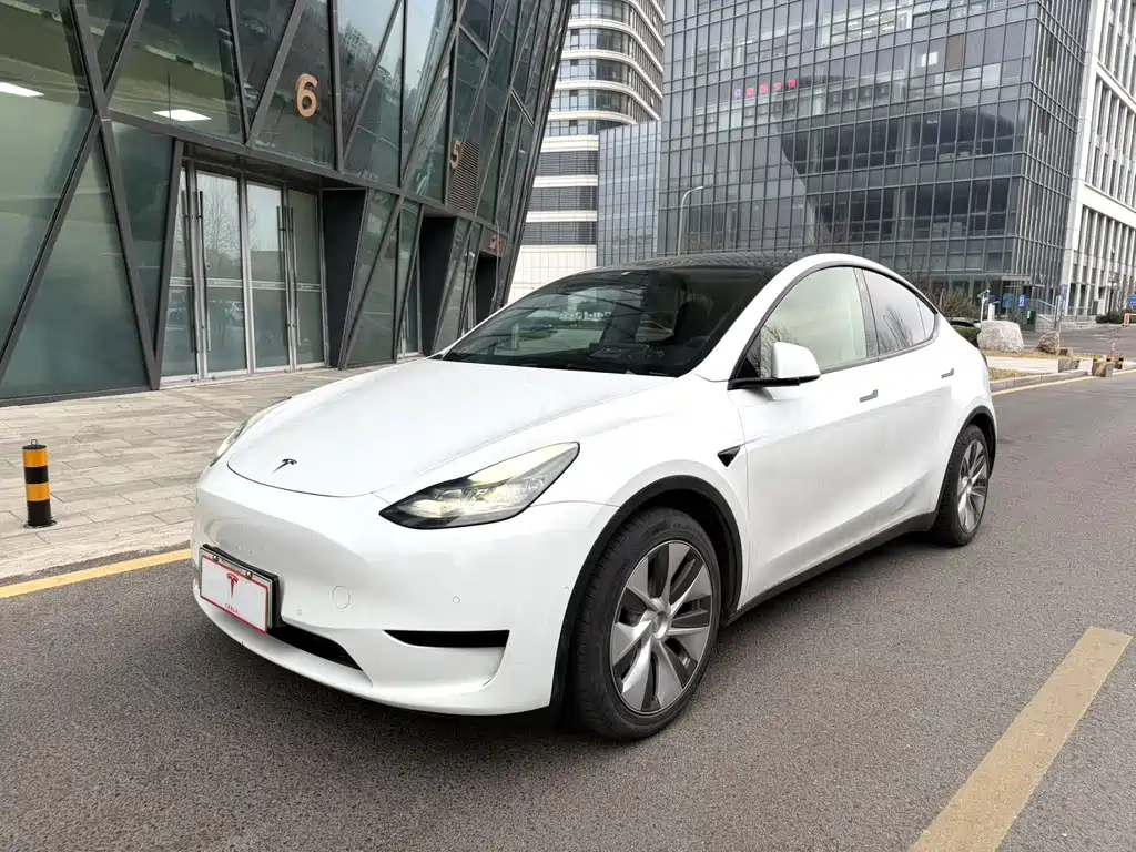 Tesla Model Y 2022 — фото 1