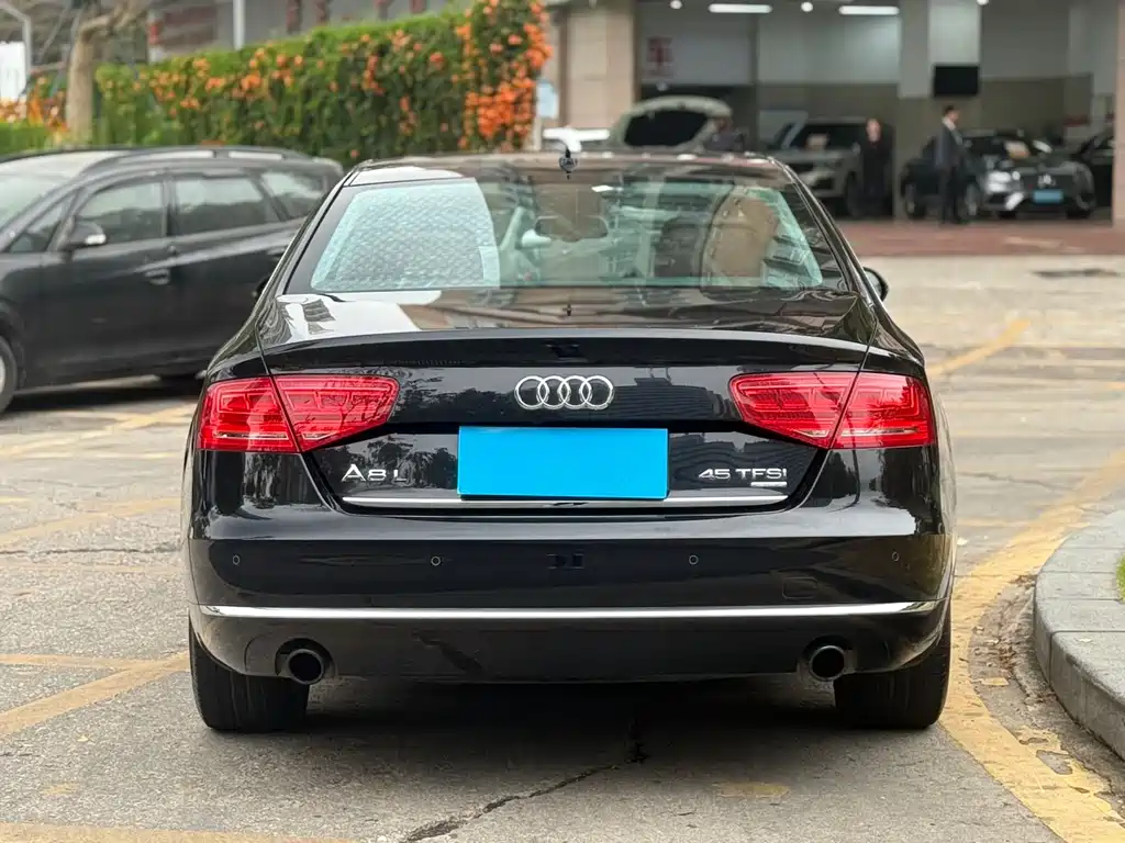 Audi A8 2014 — фото 18
