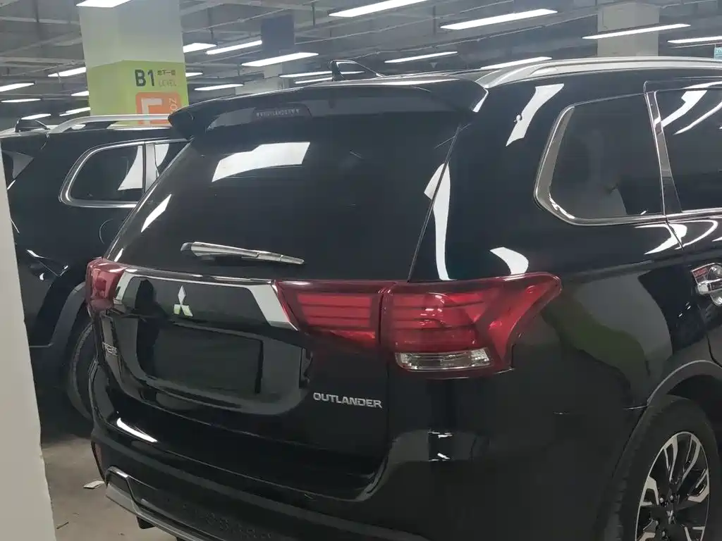 Mitsubishi Outlander 2020 — фото 4
