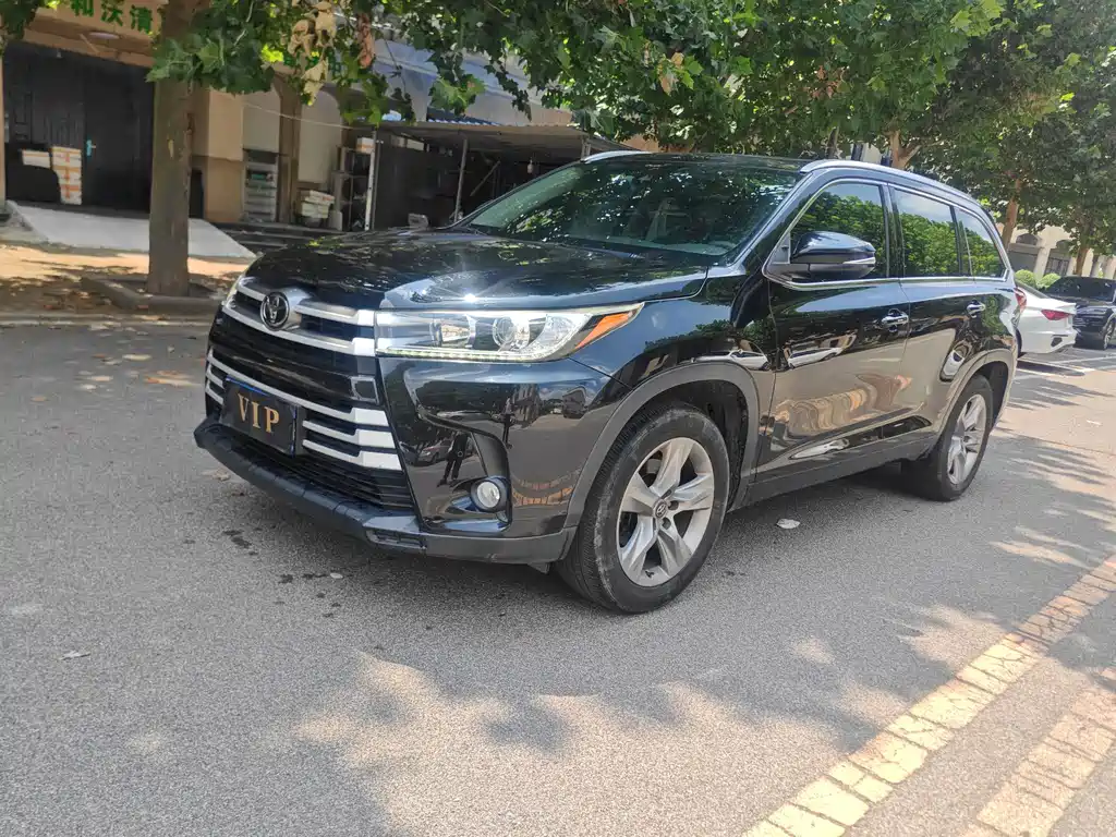 Toyota Highlander 2018 — фото 1