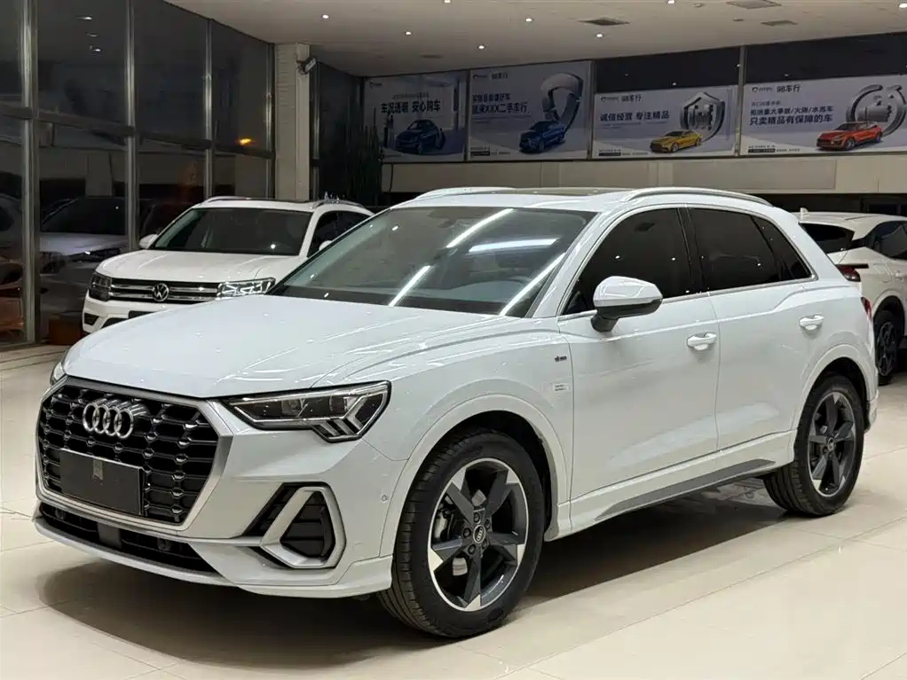 Audi Q3 2023 — фото 1