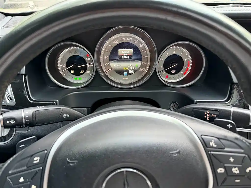 Mercedes-Benz E-Class 2015 — фото 17