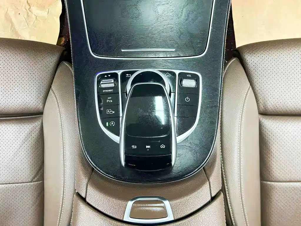 Mercedes-Benz E-Class 2018 — фото 13