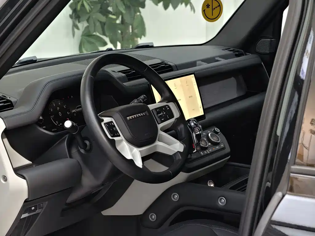 Land Rover Defender 2024 — фото 16