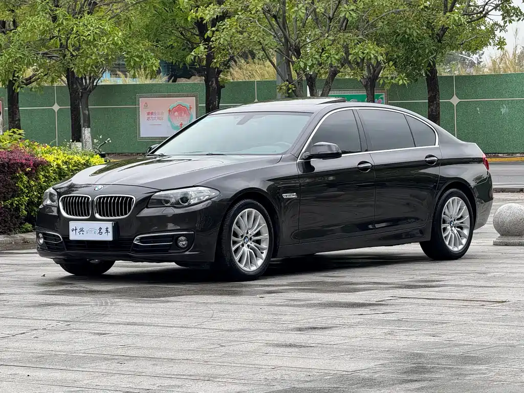 BMW 5 Series 2016 — фото 1