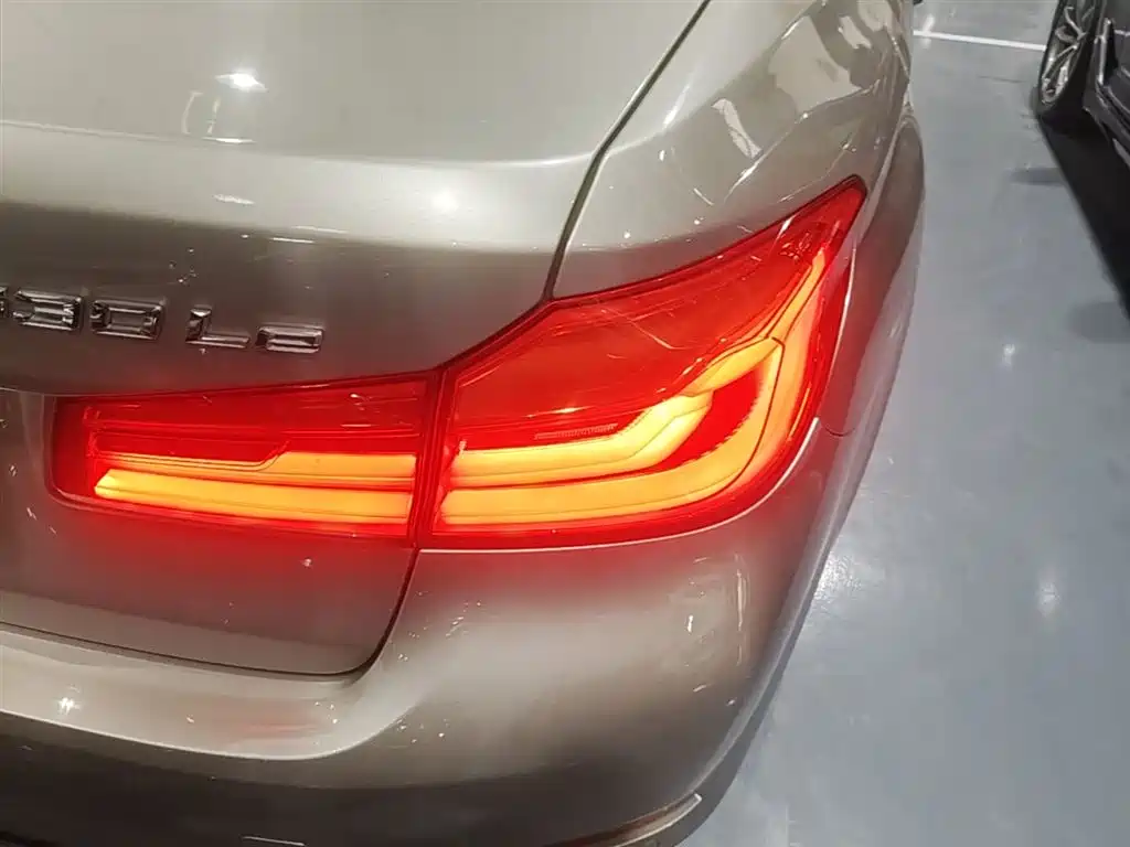 BMW 5 Series New Energy 2021 — фото 8