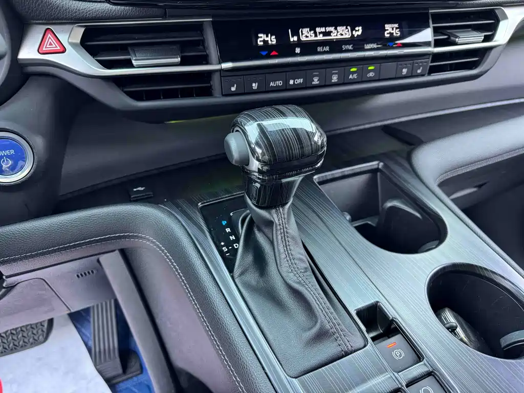 Toyota Sienna 2023 — фото 10