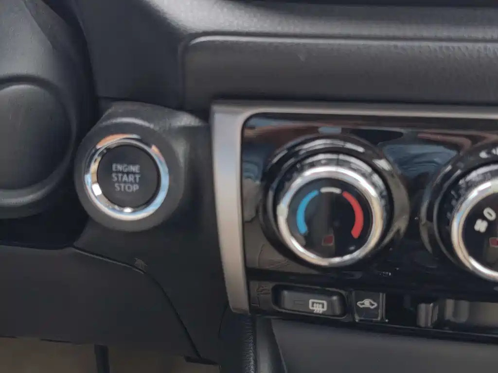 Toyota Yaris L 2016 — фото 14