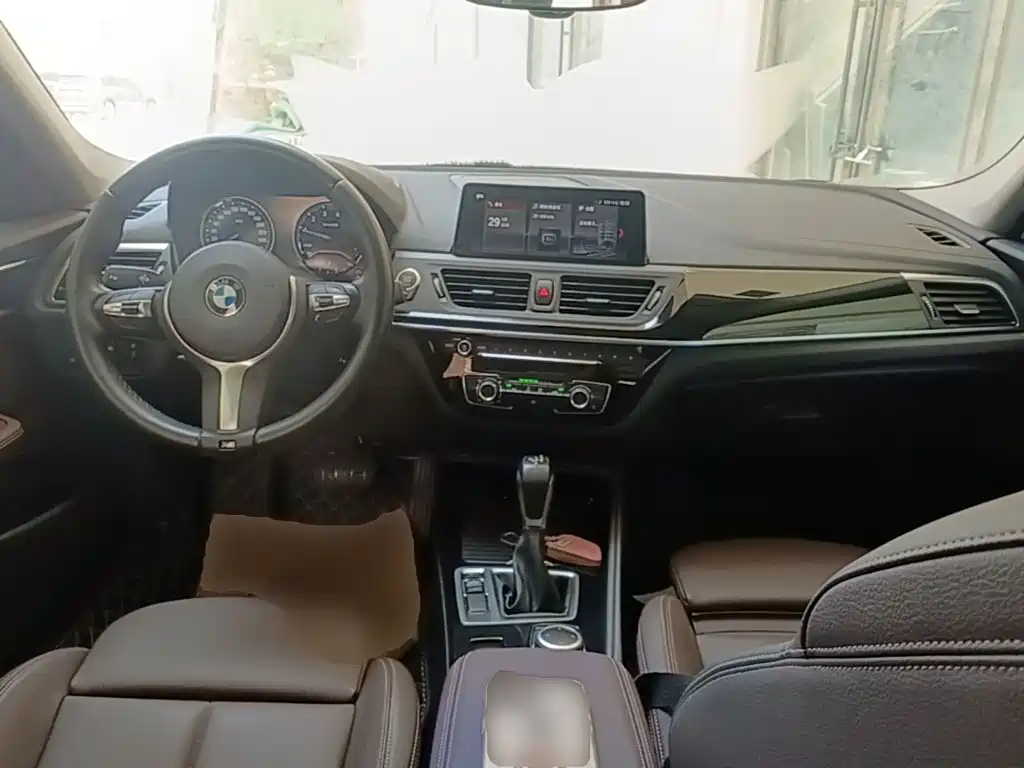 BMW 1 Series 2019 — фото 10